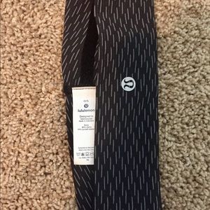 Girls lululemon headband one size fits all.